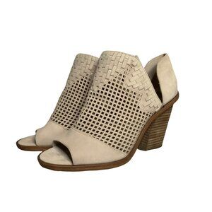Vince Camuto Beige Peep Toe Heeled Sandals 7.5 Leather Upper Open toe preppy